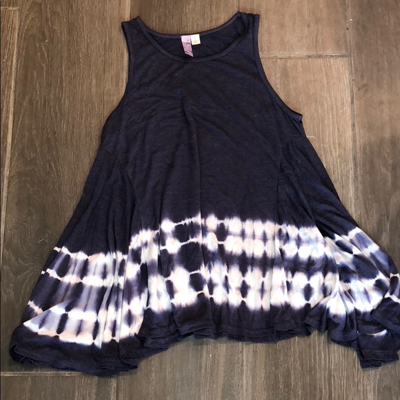 Francesca's Collections Tops - Francesca’s Flowy Tank Top